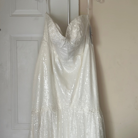 Galina Signature Ivory allover sequin corset plus wedding dress Size 20 - Picture 5 of 16